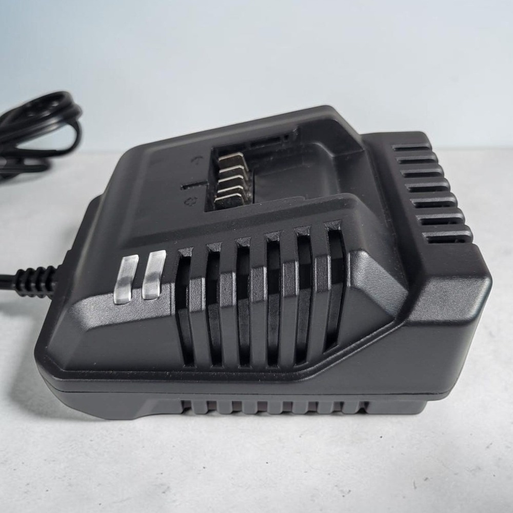 NEU MASTER NCH0012-240 21V Li-Ion Battery Charger TESTED Black Class 2 2.4A